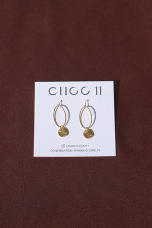 X GOLD-PLATED OVAL RING EARRINGS