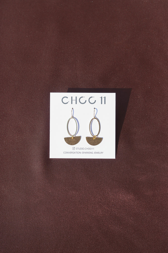 X GOLD-PLATED OVAL RING EARRINGS