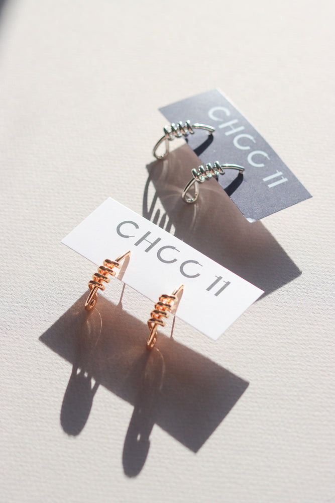 X-GOLD PLATED KNOT STUD EARRINGS