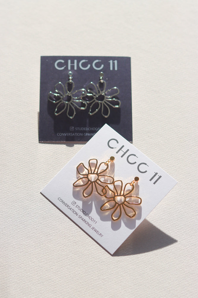 X-GOLD PLATED FLOWER LINE EARRINGS