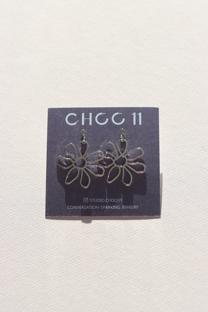 X-GOLD PLATED FLOWER LINE EARRINGS