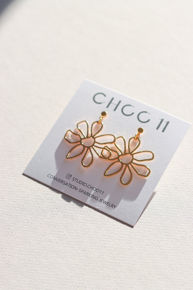 X-GOLD PLATED FLOWER LINE EARRINGS