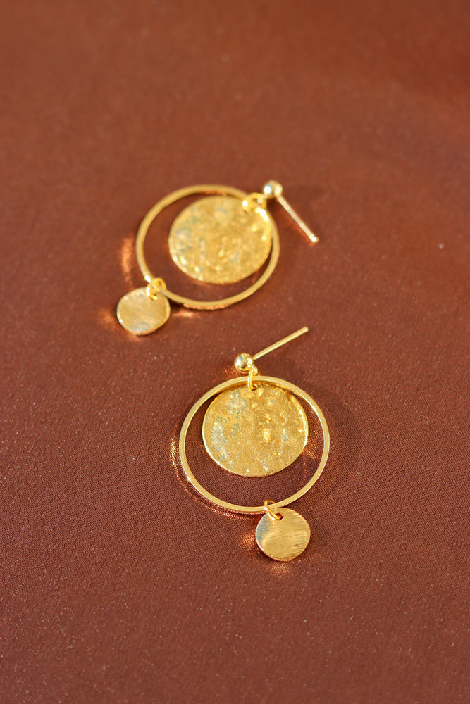 X GOLD PLATED HAMMRED ROUND EARRING 06