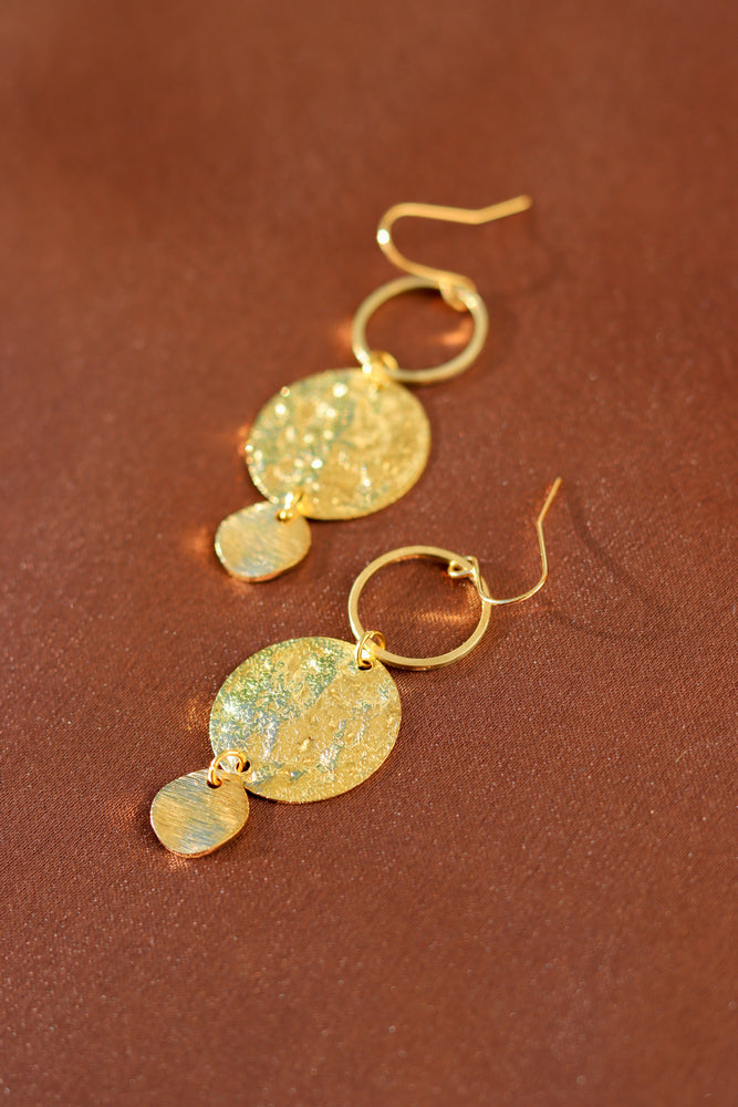 X GOLD PLATED HAMMERED ROUND EARRING 07