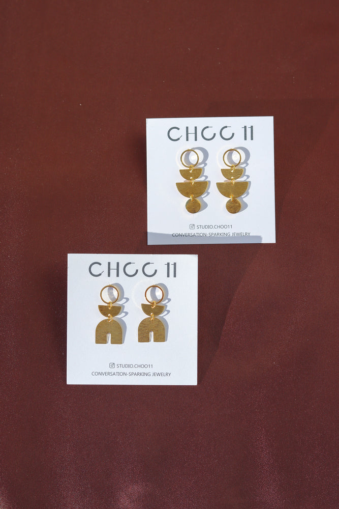 X GOLD PLATED GEOMETRIC EARRING 18