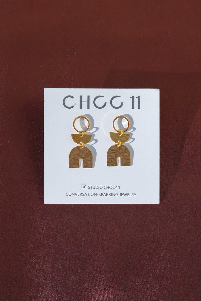 X GOLD PLATED GEOMETRIC EARRING 18