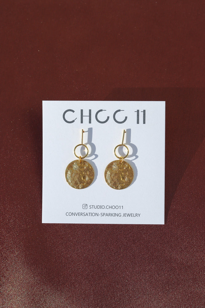 X-GOLD PLATED HAMMERD ROUND EARRING 19