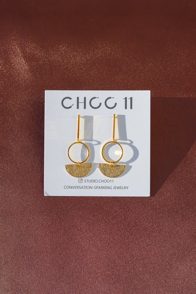 Z-GOLD-PLATED SEMI CIRCLE WITH RING ON BAR POST EARRING 21