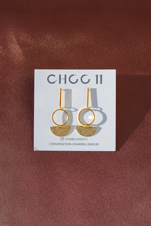 Z-GOLD-PLATED SEMI CIRCLE WITH RING ON BAR POST EARRING 21
