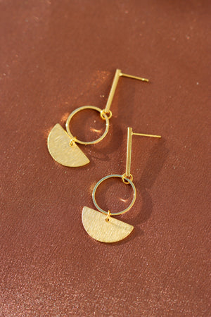 Z-GOLD-PLATED SEMI CIRCLE WITH RING ON BAR POST EARRING 21
